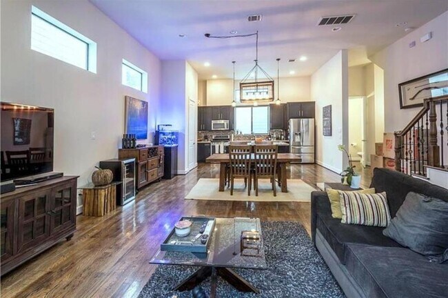 Foto del edificio - 5729 Larkin St