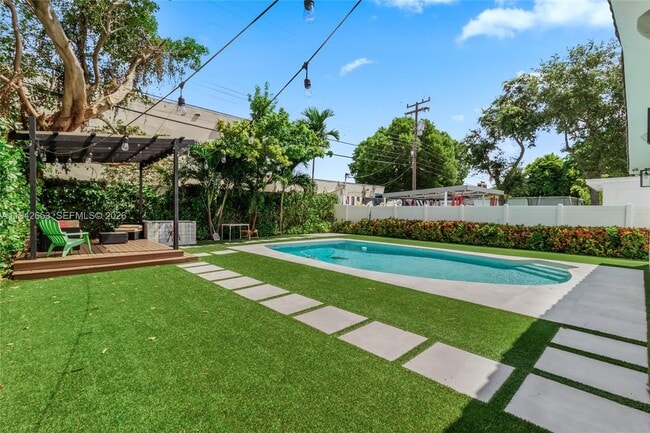 Building Photo - 3855 SW 1st St