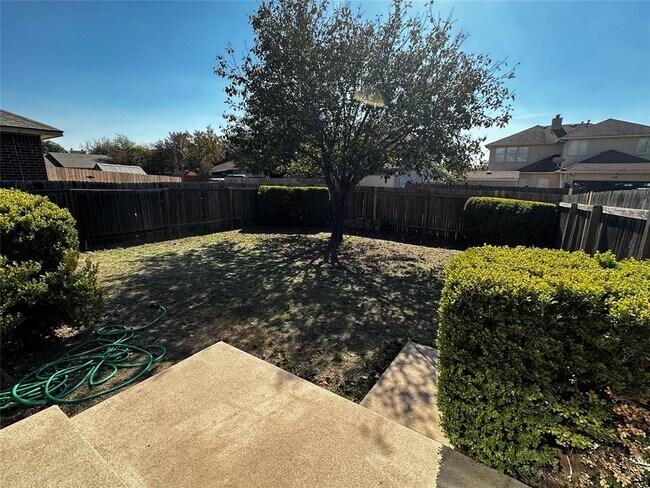 Building Photo - 1041 Disraeli Cir