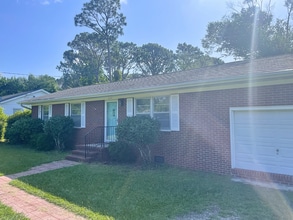 Building Photo - 224 Wood Dale Dr