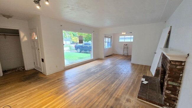 Foto del edificio - 1235 W Dayton Ave