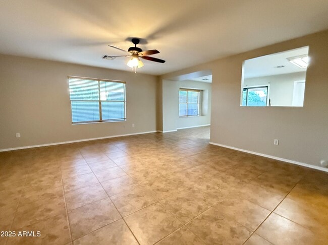 Foto del edificio - 10422 E Bramble Ave