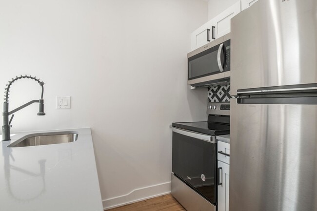 Building Photo - 3312 W Cumberland St