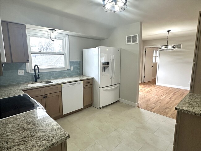 Building Photo - 67 Strecker Rd