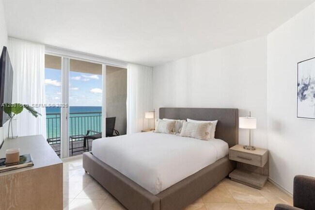 Building Photo - 17375 Collins Ave
