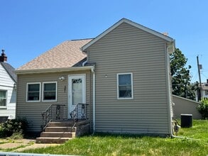 Building Photo - 301 S Thornwood Ave