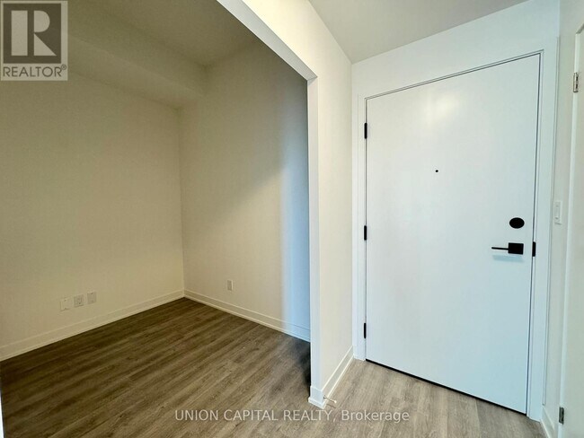 Photo du bâtiment - 8119-8119 Birchmount Rd