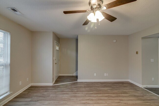 Building Photo - 1244 Parkway Pl