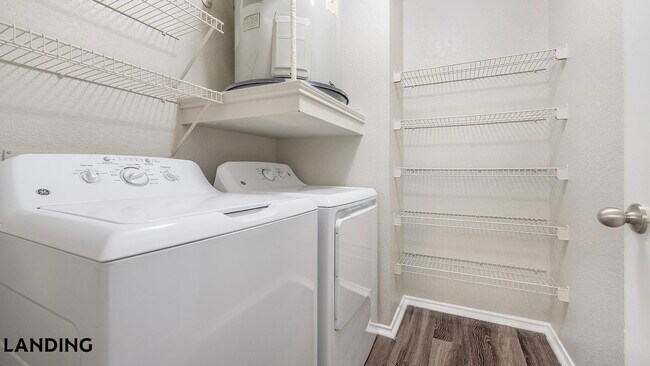 Foto del edificio - 3201 Duval Rd