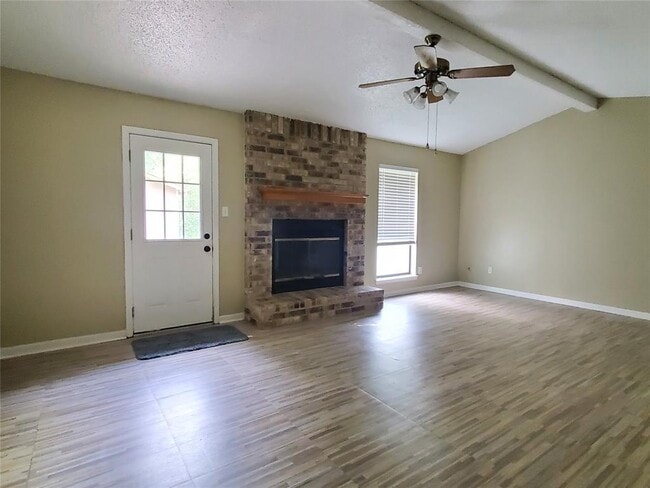 Building Photo - 910 Cottonbowl Dr