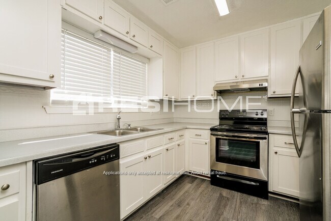 Foto del edificio - 935 River Glen Pl