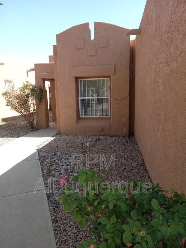 Foto del edificio - 728 Nicklaus Dr SW