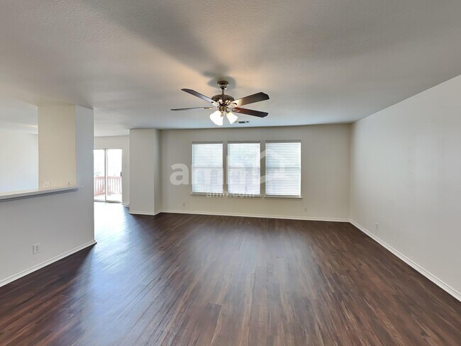 Foto del edificio - 3305 Mayfair Dr