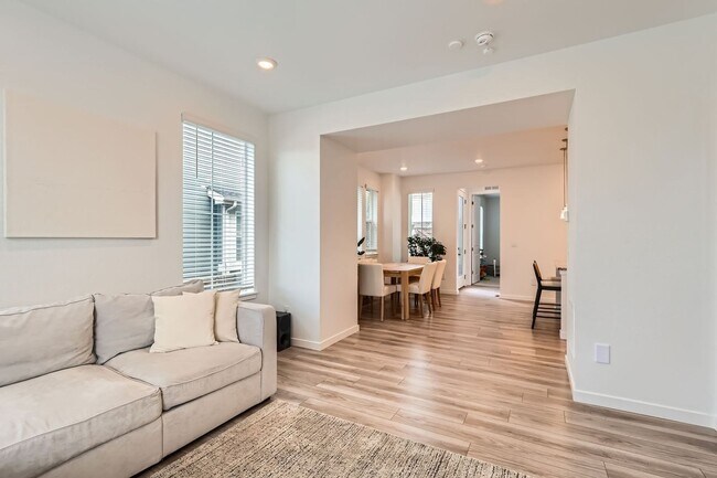 Building Photo - Modern Living in Boulder County – Spacious...