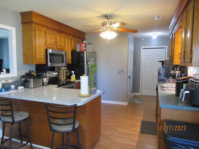Building Photo - Minutes From SHAW AFB- 3 Bedroom, 2 Bathro...