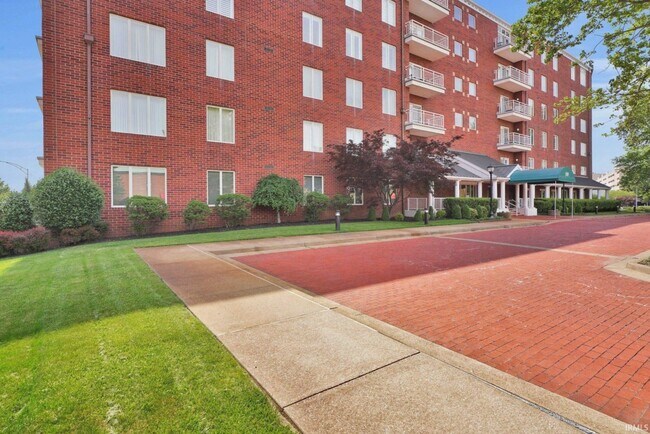 Foto del edificio - 100 NW 1st St