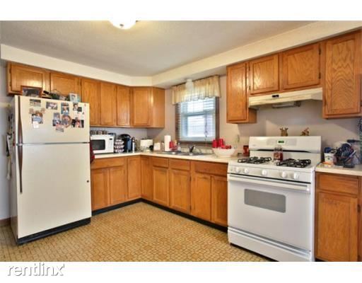 Building Photo - 2 br, 1 bath  - 33 Neptune Cir # 1