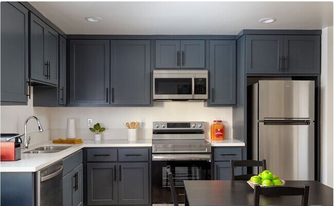 Foto del edificio - 1320 W 37th St