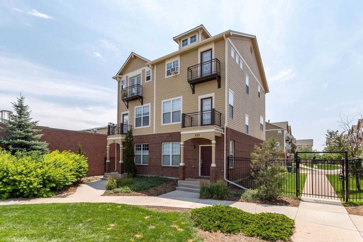 Downtown Living with Style & Views! - Downtown Living with Style & Views!
