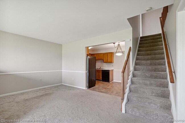 Building Photo - 16064 Holz Dr