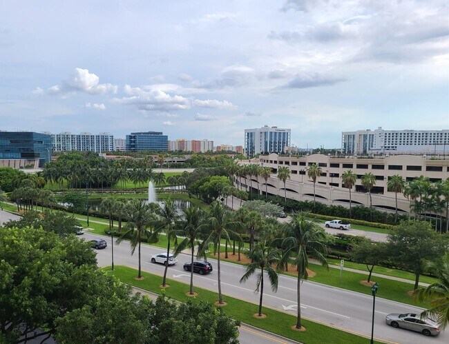 Foto del edificio - 19501 W Country Club Dr