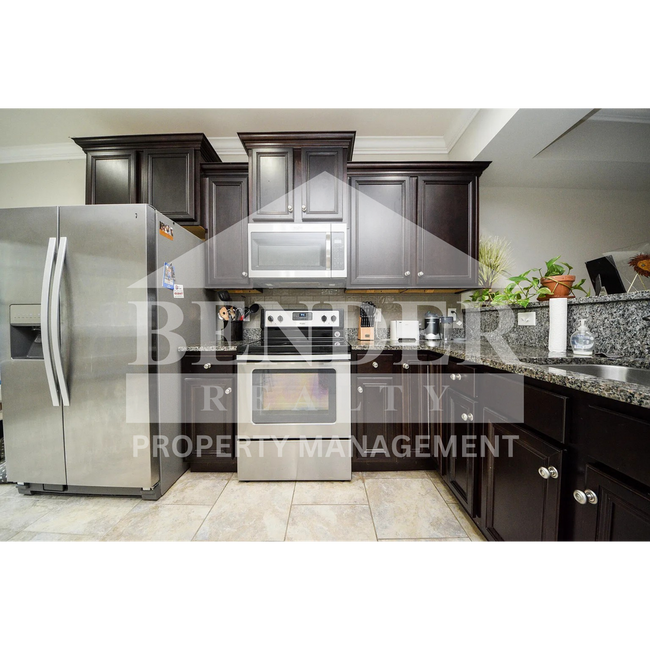 Building Photo - 246 NE Bellingham Dr