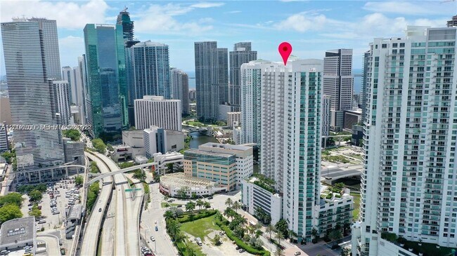 Foto del edificio - 350 S Miami Ave