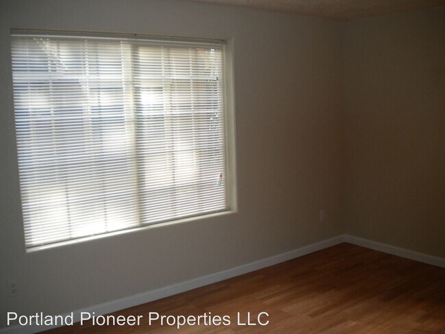 Foto del edificio - 4542-4556 NE 119th Ave