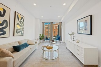Building Photo - 425 3rd St