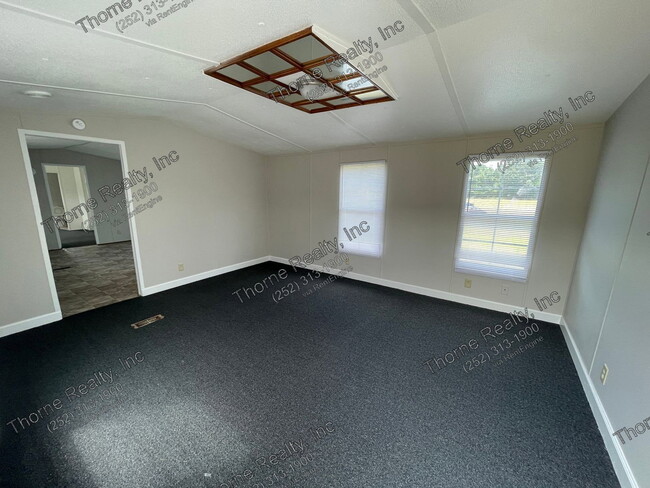 Building Photo - 126 Hemlock Ln