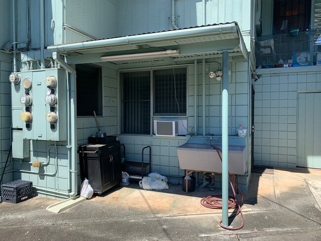 Building Photo - 1469 Makiki St