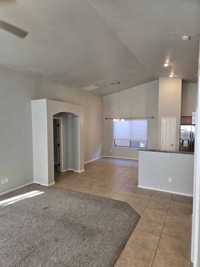 Photo - 2570 E Silversmith Trail (San Tan Valley, AZ) House