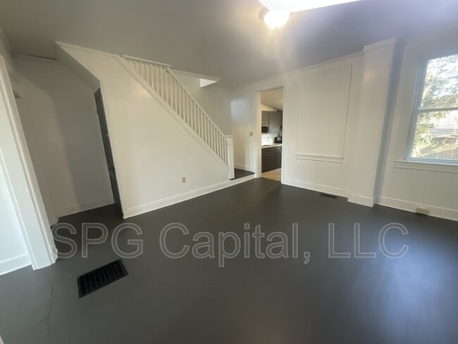 Building Photo - 305 N Newberry St