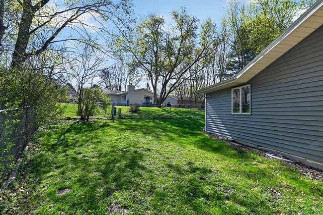 Building Photo - 3051 Greenway Trl