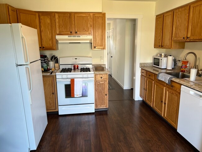 Foto del edificio - 140 Torpedo Rd