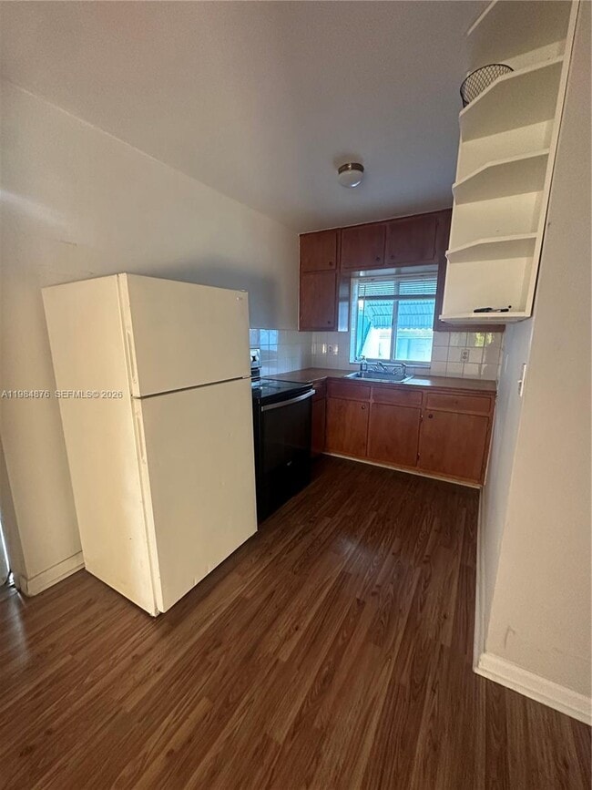 Building Photo - 5743 Lincoln St