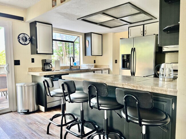 Foto del edificio - 3403 Ridgecrest Dr