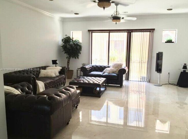 Foto del edificio - 2118 SE 7th St