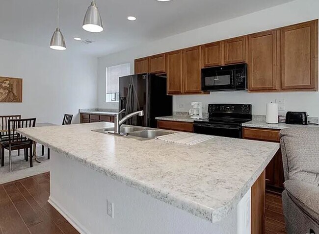 Foto del edificio - 9643 Birch Ln
