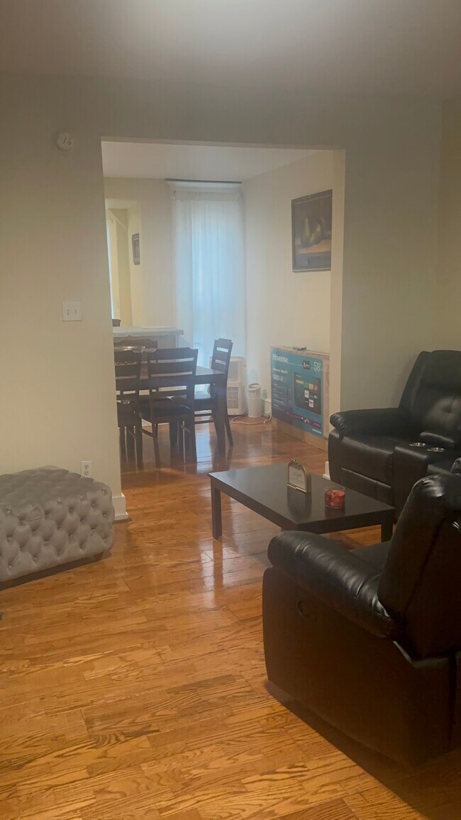 Foto del edificio - 546 N 56th St
