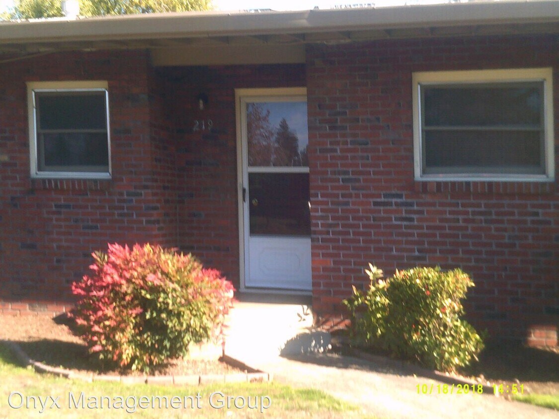 Foto principal - 7403 Tennessee Ln