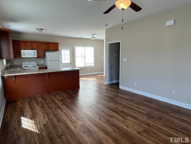 Foto del edificio - 802 Phillips Rd