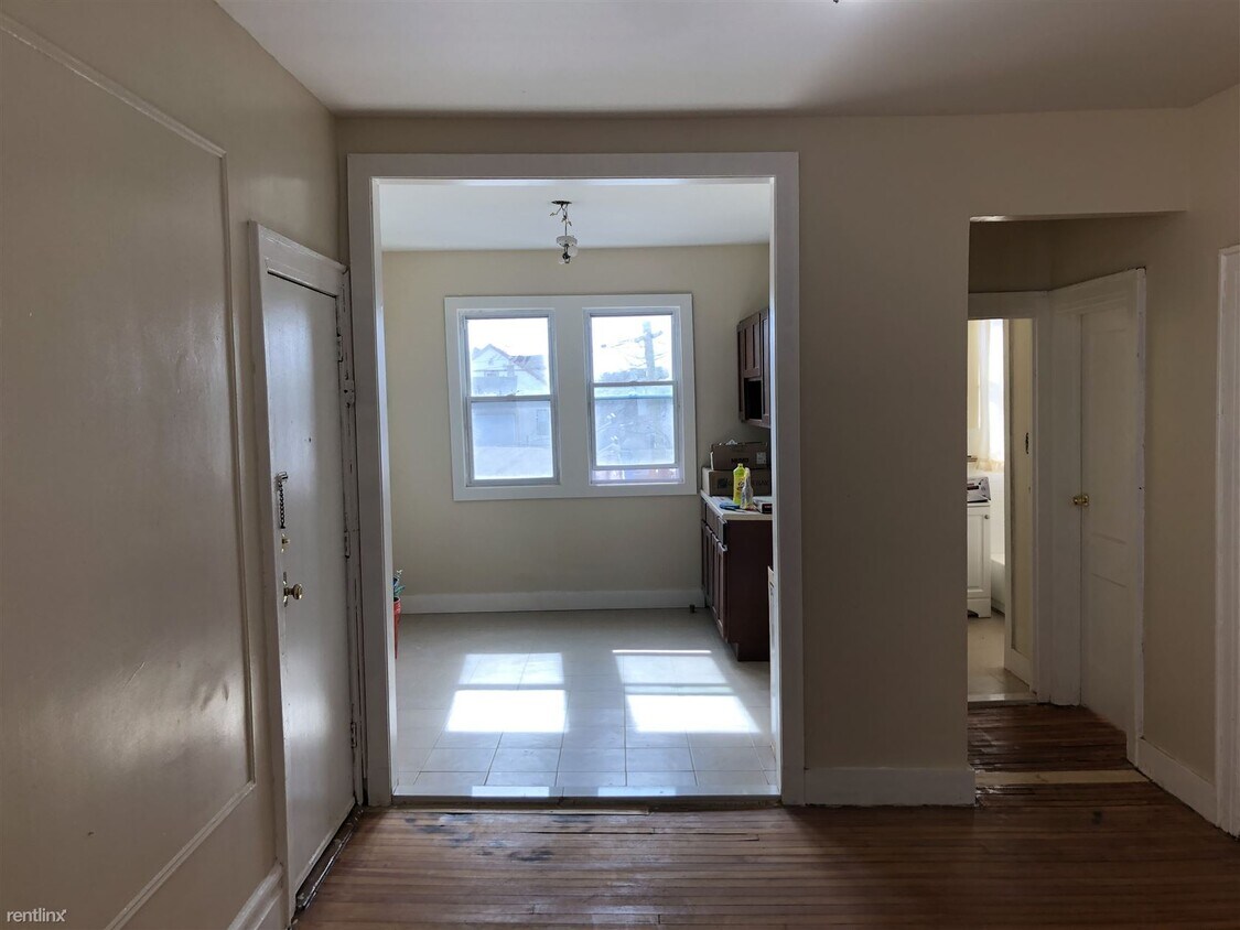 Foto principal - 3 br, 1 bath Apartment - 580 Lyons Avenue 6