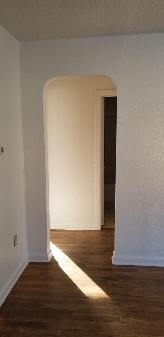 Foto del edificio - 2 Bed 1 bath house with carport