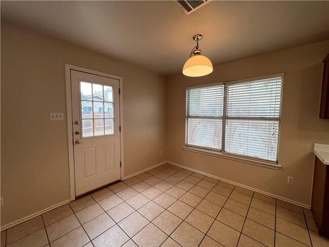 Foto del edificio - 1033 Christopher Ave