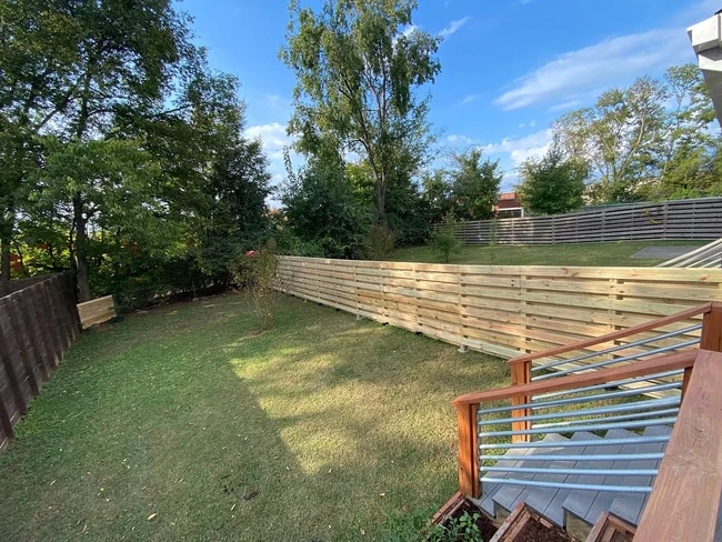 Foto del edificio - 619A Moore Ave