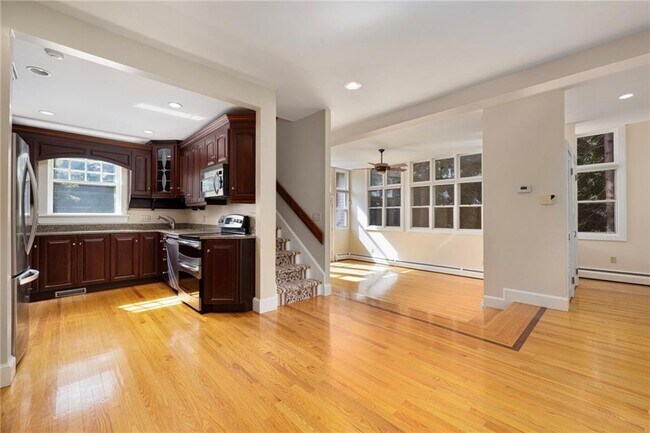 Building Photo - 107 Old Beach Rd