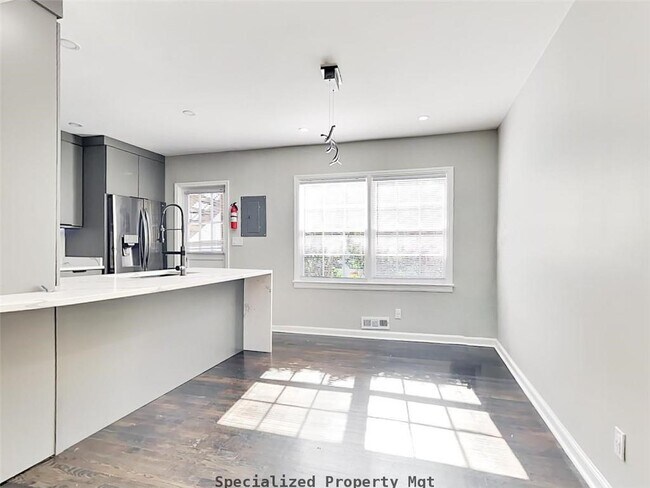Building Photo - 425 Lindbergh Drive NE