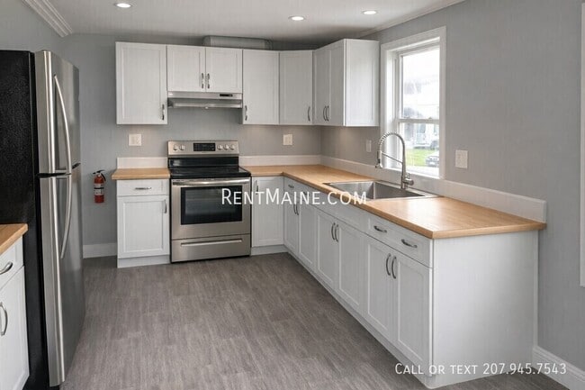 Building Photo - 492 Main St