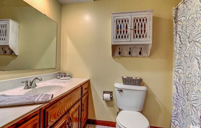Foto del edificio - ROCHESTER 3 bedroom 2 bath AVAILABLE NOW!